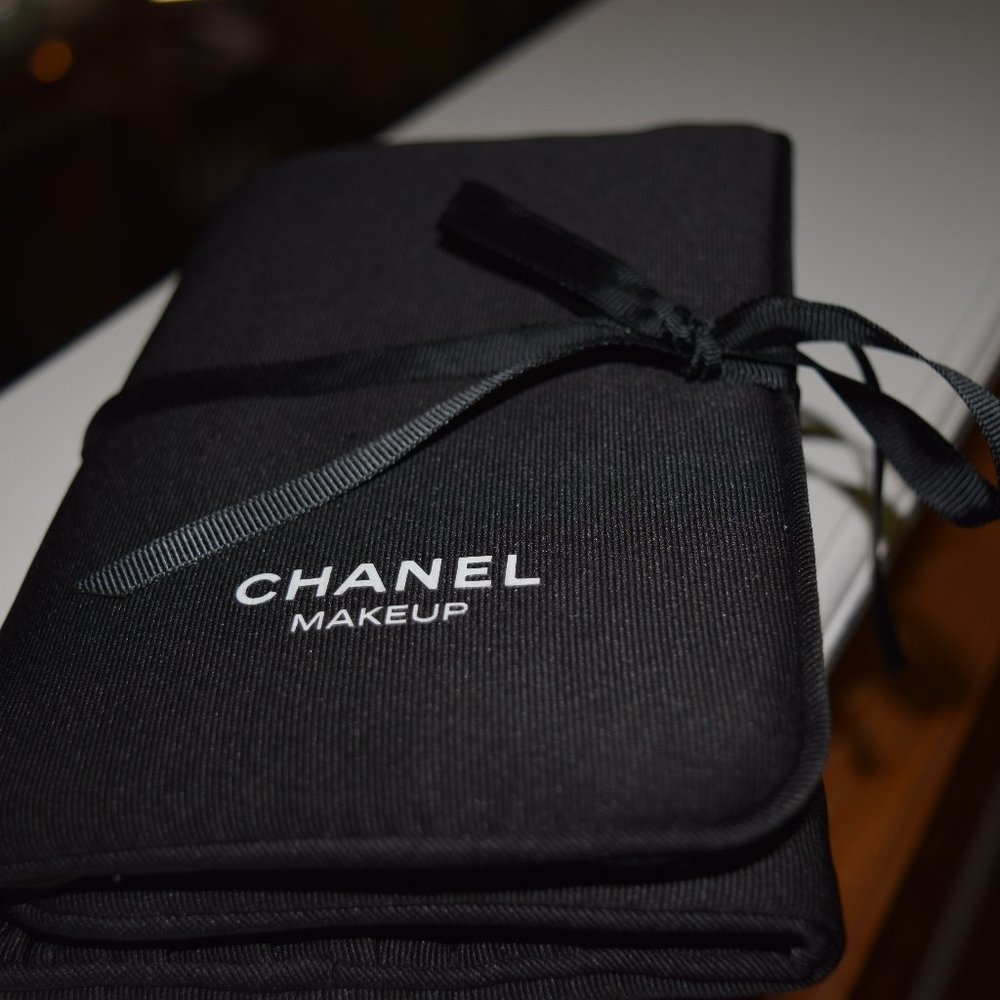 Chanel makeup brush case with brushes - never used